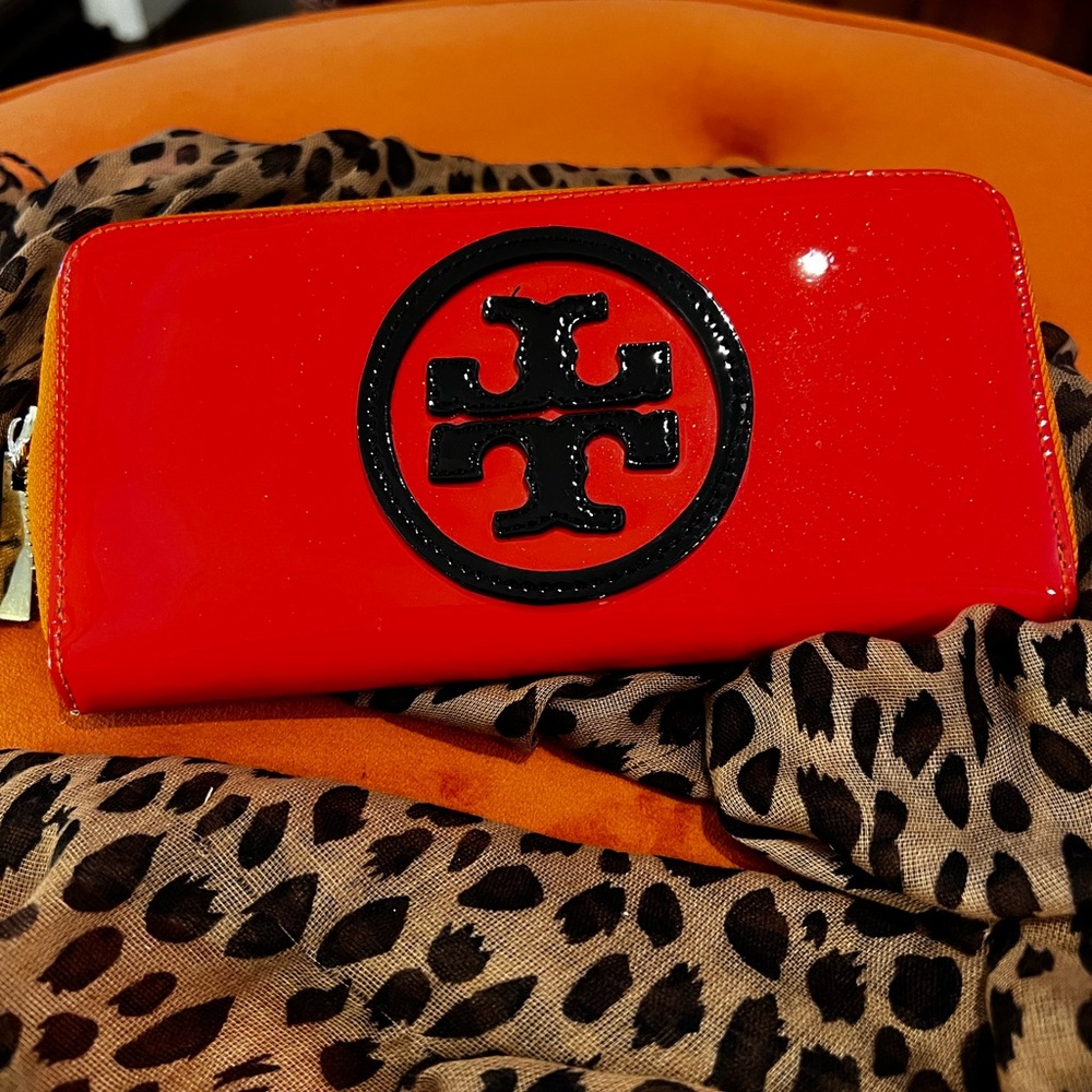 Tory Burch Zip Around Wallet